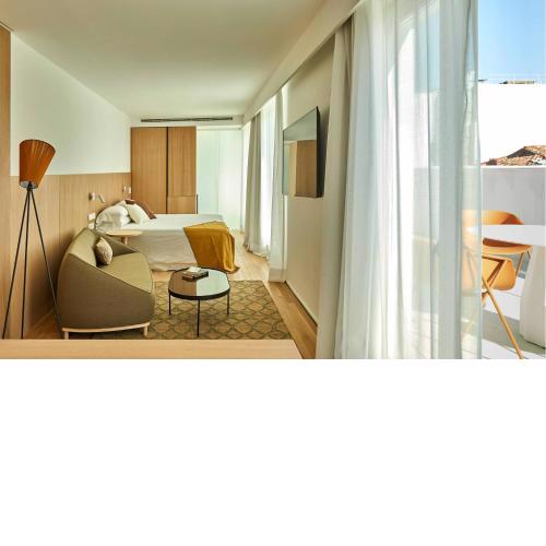 60 Balconies Iconic