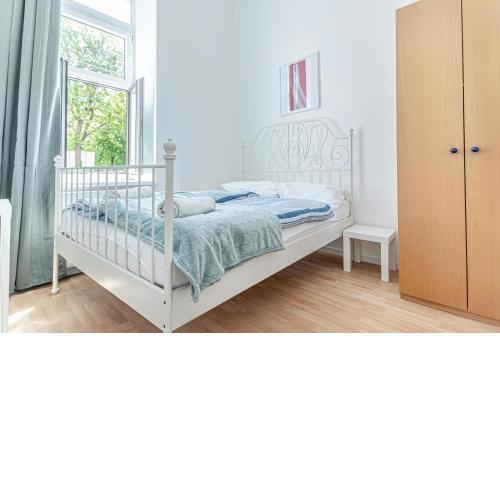 6BR Apartment / Shared Garden near Lorenz Böhler & Danube