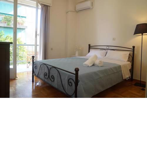 70m2 apartment 4 mins from Athens central station!
