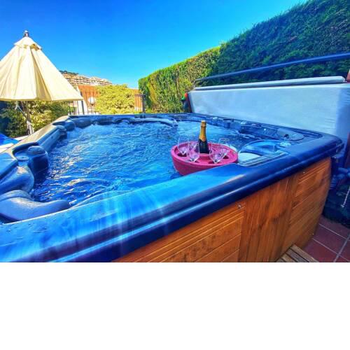 797 Holiday Rentals- Lujoso Adosado en Torrequebrada con jacuzzi