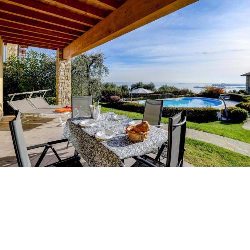 8 Garden Vistalago