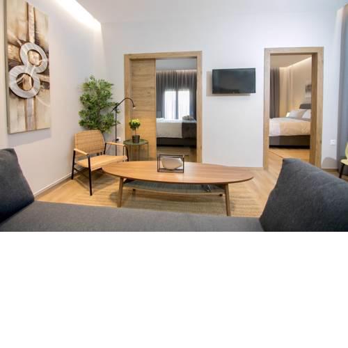 8 Luxury Suite