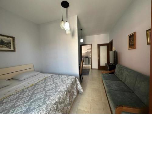 82 apartment