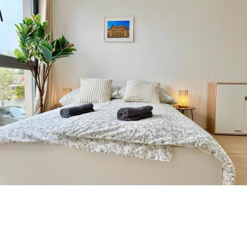 90 m2 Stylish Apartment with Free Parking