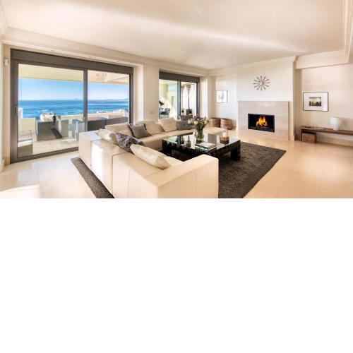 9052 - SUPERB PENTHOUSE WITH PRIVATE JACUZZI