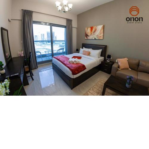 9th Floor Stylish Studio with Balcony with a View, Smoking on Balcony, Running Track, Pool, Male - Female Gym, Sauna and Steam Room, Free Indoor Parking, TV with Streaming, Fully Furnished Apartment in Business Bay, near Downtown