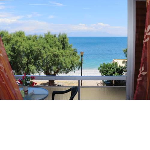 Παραθαλάσσιο διαμέρισμα πάνω στον πεζόδρομο