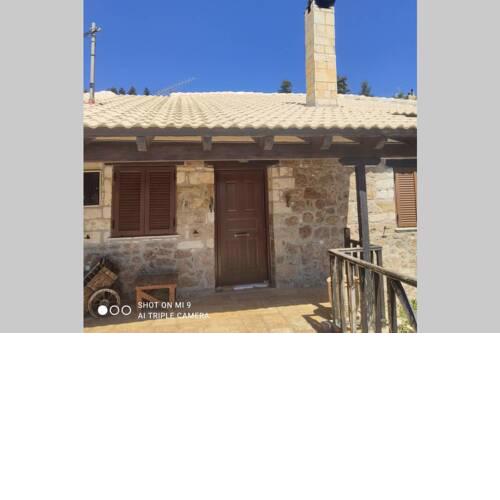 ΠΕΤΡΙΝΗ ΠΑΡΑΔΟΣΙΑΚΗ ΒΙΛΑ