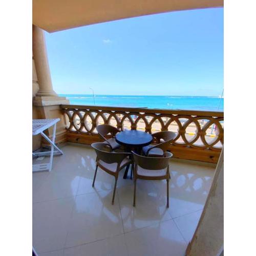 شقه مفروشه بالمندره اول نمره بحر