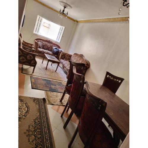 شقة بالإسكندرية ع البحر