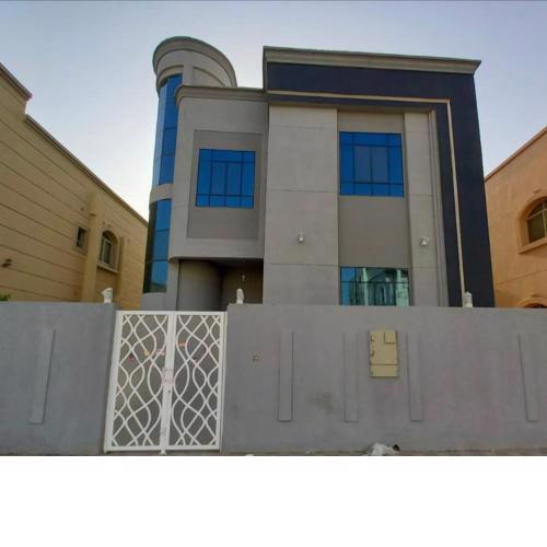 فيلا خاصة في عجمان مكونة من طابقين