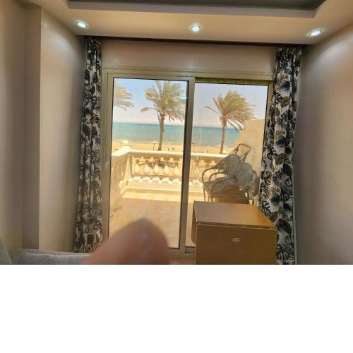 شاليه مكيف اول صف بحر قريه بلاجيو