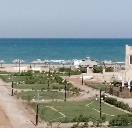 شالية مكيف غرفتين للإيجار في راس سدر قريه بلوا لاجون ليلاتين اقل حجز عائلات فقط من فضلك