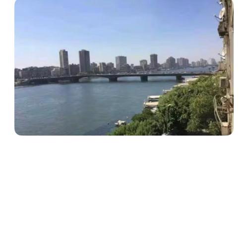 شقة فخمة للايجار المفروش في المنيل مطلة علي النيل