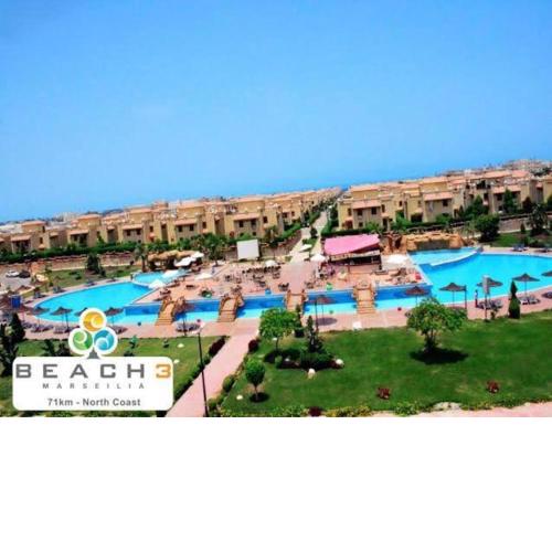 شالية ارضي بجارين مكيف بالكامل في مارسليا بيتش