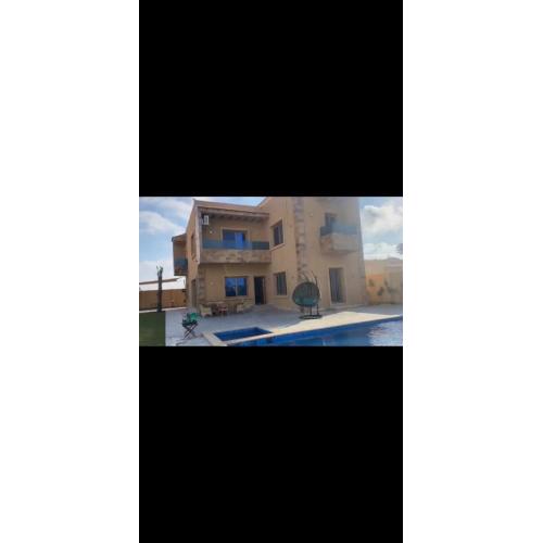 فيلاه مستقله ٤ غرف نوم ٤ حمامات لاندسكيب حمام سباحه خصوصيات كامله