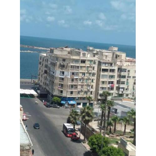 شقه فندقيه مفروشه محطه الرمل الازاريطه بحر
