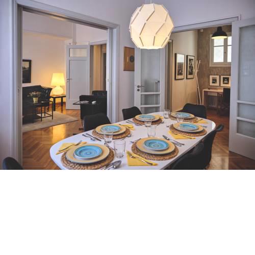 A-25. Photographer's Den, charming intro 2 Athens!