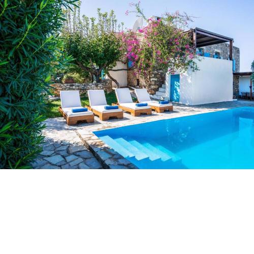 A 3bedroom country house, with pool close to beach