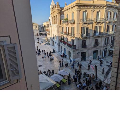 A balcon on the plaza