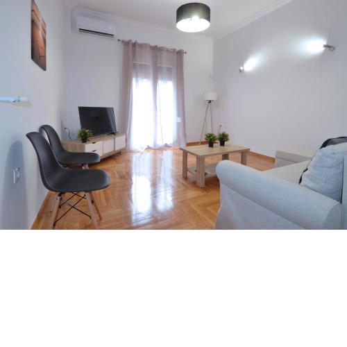 A big lovely sunny apartment at Plateia Koliatsou, Patmou
