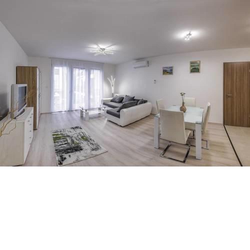 A bright home w/ balcony in a brand new building