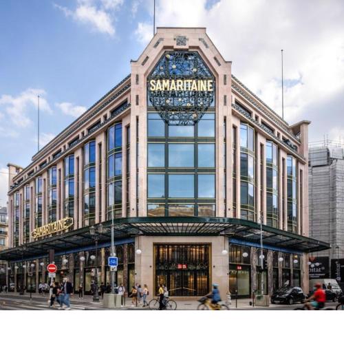 A côté de la Samaritaine