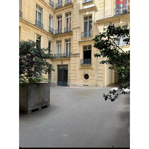 à deux pas des Champs-Élysée