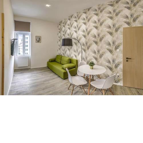 A Frisky Home in the Pulsing Jewish Quarter