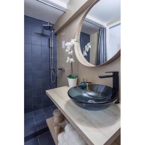 A Gift in the Heart of Monastiraki A