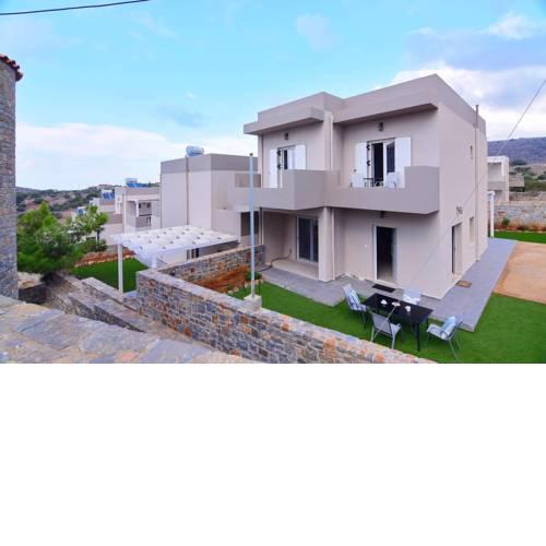 A Greatl 2 bedroom villa in Kounali, Crete with its own swimming pool