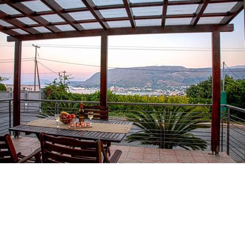 A house with view to Souda bay
