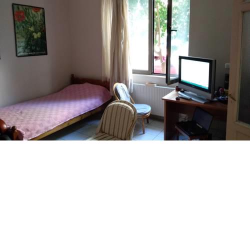 A huge, comfy, spacious room close to everywhere