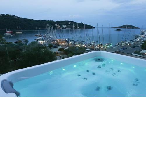 A Luxurious Seafront Penthouse Overlooking the Picturesque Harbour of Skiathos