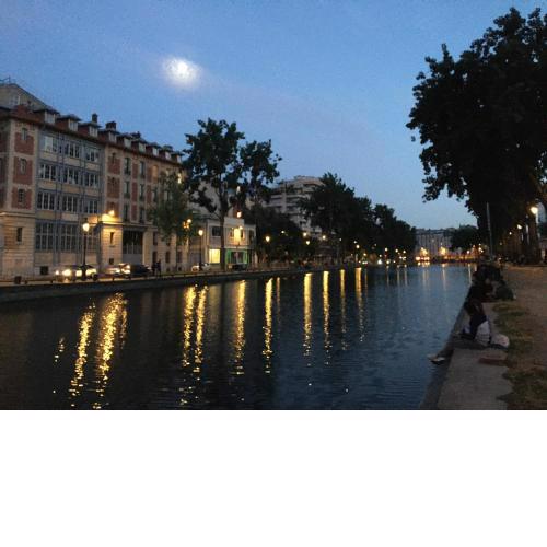 A Paris, au bord de l'eau