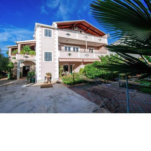 A Spacious Ground Floor Apartment in Bibinje