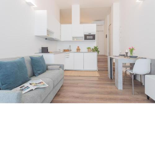 A Step from the Dome Apartment by Rent All Como