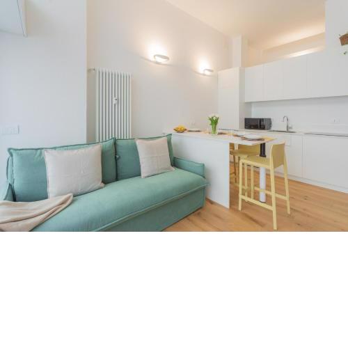 A Step from the Lake Apartment by Rent All Como