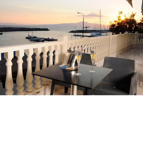 A stunning house in a prime area by the sea front.