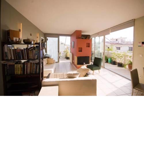 A sunny modern penthouse in Platos Academy