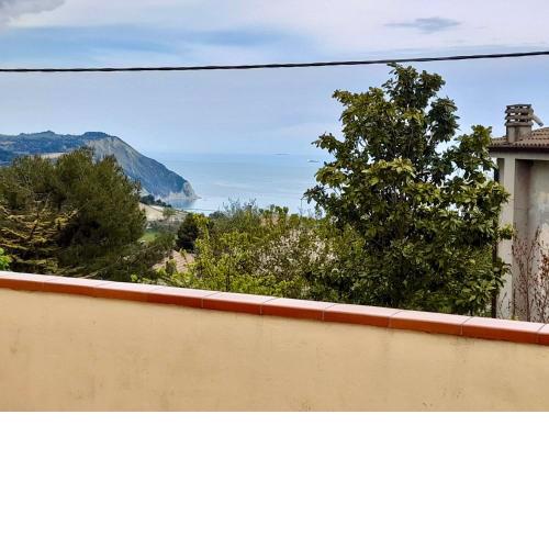 A27 - Poggio, quadrilocale con vista sul mare di Portonovo