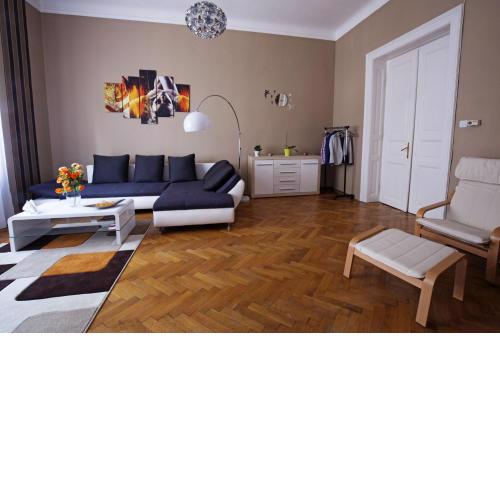 A54: Charming Apartment in the Ruin Bar District