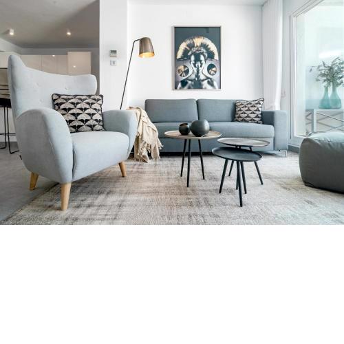 AB3- Luxury flat, close to beach families only