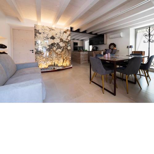Absentia 1763 Garda Boutique Home