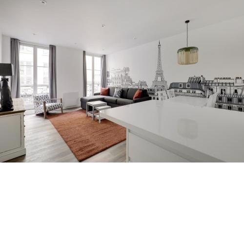 AC 4 people apartment Louvres Place Vendome Paris center by Weekome