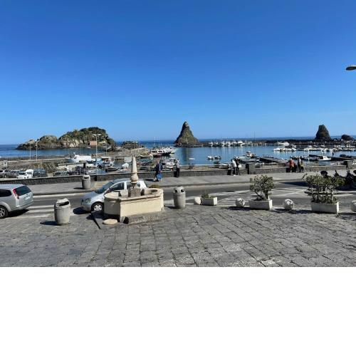 Acitrezza Sea house