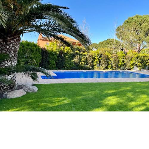 Acogedor y luminoso apartamento muy cerca de la playa con parking gratis y piscina