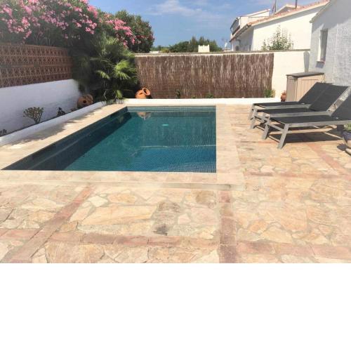 ACP09 MAISON TYPIQUE DE ROSES SECTEUR MAS BUSCA avec UNE PISCINE PRIVEE