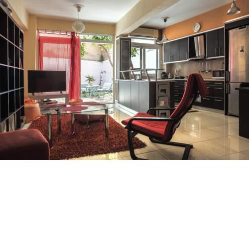 Acropolis apt with private garden 'The lemon tree'