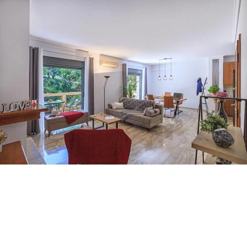 Acropolis spacious apartment next to Kallimarmaro